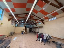 Local/atelier/show room à louer VAULX EN VELIN (69) local de 431m2+ 129m2 de mezzanine + parking 
