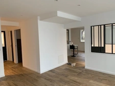 RARE ! MURS local bureaux RDC en très bon état à vendre LYON 8EME  (69) de 92 m², entièrement rénové récemment, en plein coeur du quartier Montplaisir