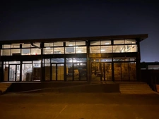 Local à vendre VENISSIEUX (69) local 420m2 + 420m2 en mezzanine de stockage+ cour et annexes