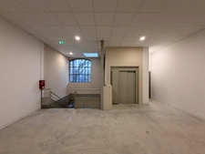 Magnifique plateau à vendre sur CHAPONOST (69), local d'activité atypique d'une surface de 192 m² au sein de la zone artisanale du FORUM DES AQUEDUCS