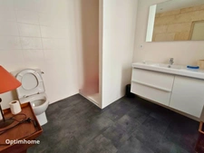 Maison de caractère avec garage et cour en plein cœur de Rochefort