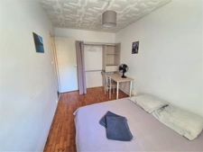 Apartment for sale in Grenoble – 3 rooms, 48m², East-South facing, with bright living room, modern fitted and furnished kitchen & cellar 