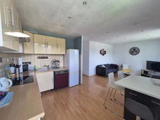 Bright 2-bedroom apartment (53 m²) with balcony and parking - Enjoy peaceful living with mountain views 