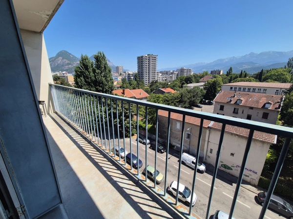  Achat Appartement T3 Grenoble – 3 Pièces Traversant Est-Ouest avec Balcon, Cave & Parking