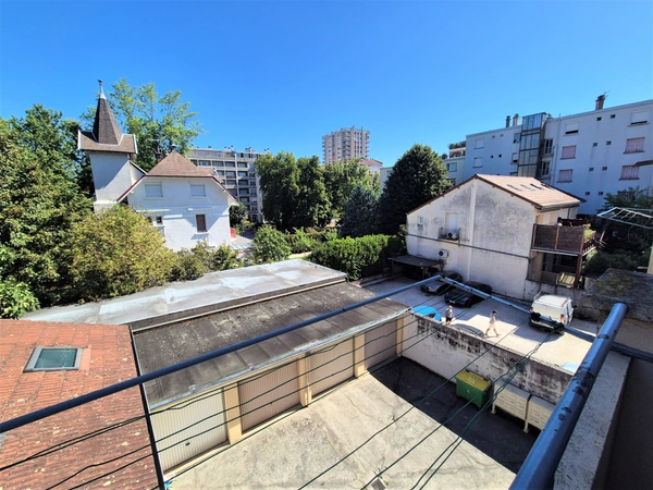 Grenoble/ Rue Joseph Bouchayer T2 lumineux et traversant Nord-Sud de 54 m², en étage, Balcon, Calme, Vue Montagne