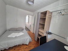 Apartment for sale in Grenoble – 3 rooms, 48m², East-South facing, with bright living room, modern fitted and furnished kitchen & cellar 