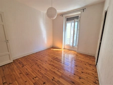 UNDER OFFER Grenoble-Clemenceau T3 apartment with balconies and mountain views — opportunity to seize in the heart of the city.