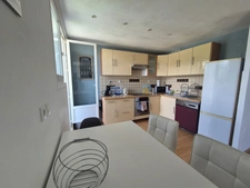 Bright 2-bedroom apartment (53 m²) with balcony and parking - Enjoy peaceful living with mountain views 