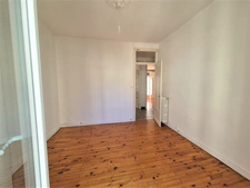 UNDER OFFER Grenoble-Clemenceau T3 apartment with balconies and mountain views — opportunity to seize in the heart of the city.