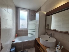 SOUS OFFRE D'ACHAT Eybens Secteur Résidentiel– T3 traversant Est/Ouest, vue montagne, en très bon état, loggia et cave