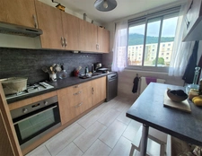 SOUS OFFRE D'ACHAT Eybens Secteur Résidentiel– T3 traversant Est/Ouest, vue montagne, en très bon état, loggia et cave