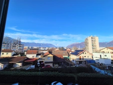 SOUS OFFRE D'ACHAT – T4 lumineux 61 m² avec balcons et parking  - Vivre au calme avec vue montagnes