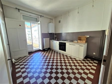 UNDER OFFER Grenoble-Clemenceau T3 apartment with balconies and mountain views — opportunity to seize in the heart of the city.