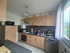 SOUS OFFRE D'ACHAT Eybens Secteur Résidentiel– T3 traversant Est/Ouest, vue montagne, en très bon état, loggia et cave