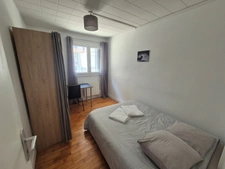 Apartment for sale in Grenoble – 3 rooms, 48m², East-South facing, with bright living room, modern fitted and furnished kitchen & cellar 