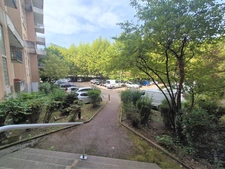 GRENOBLE EUROPOLE / GARE — Studio 30 m² avec balcon et parking sécurisé En étage