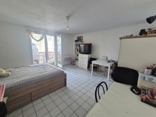 GRENOBLE EUROPOLE / GARE — Studio 30 m² avec balcon et parking sécurisé En étage