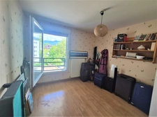 Apartment for sale: 4-bedroom duplex (93 sq m) in Grenoble - Jean Perrot area - quiet location with terrace and Belledonne views, garage.
