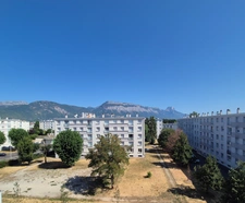 SAINT MARTIN D'HERES/ VILLAGE T3 Lumineux Avec Balcon Vue Montagnes Dernier étage