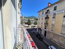UNDER OFFER Grenoble-Clemenceau T3 apartment with balconies and mountain views — opportunity to seize in the heart of the city.
