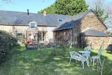 Maison de Charme à Rougé (44) : Vie de Plain-Pied et Jardin Arboré