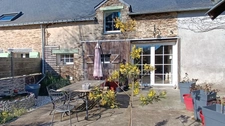 Maison de Charme à Rougé (44) : Vie de Plain-Pied et Jardin Arboré