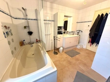 🏡 EXCLUSIVITÉ – MAISON RÉNOVÉE AVEC DÉPENDANCES, GARAGE ET JARDIN CLOS – LOZON (50)