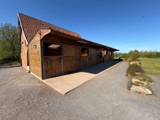 🏡 PROPRIÉTÉ ÉQUESTRE DE CARACTÈRE – 3,3 HECTARES – HABITATION + GÎTE + DÉPENDANCES  LE DEZERT (50)
