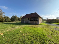 🏡 Ancien corps de ferme à Carantilly – charme, espace et potentiel réunis (50)