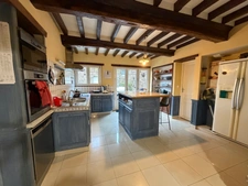 Maison en pierre de caractère – 175 m² habitables – Dépendances 100 m² – LA BARRE DE SEMILLY (50)