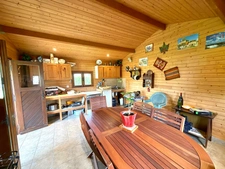 # MÉAUTIS (50) – PROPRIÉTÉ DE CARACTÈRE AVEC PLUS DE 900 M² DE BÂTIMENTS – IDÉALE POUR ENTREPRENEUR