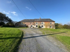 🏡 Ancien corps de ferme à Carantilly – charme, espace et potentiel réunis (50)