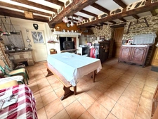 Maison en pierre de 111 m² avec garage, dépendance et terrain de 1 374 m² – Fort potentiel MOON SUR ELLE (50)
