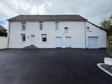 🏡 EXCLUSIVITÉ – MAISON RÉNOVÉE AVEC DÉPENDANCES, GARAGE ET JARDIN CLOS – LOZON (50)