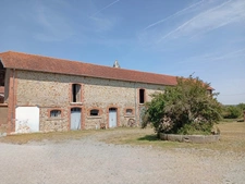 Corps de ferme avec maison rénovée, gîte et nombreuses dépendances sur près de 3 hectares LA HAYE DU PUITS (50)