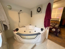 Maison en pierre de caractère – 175 m² habitables – Dépendances 100 m² – LA BARRE DE SEMILLY (50)