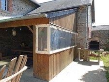Corps de ferme avec maison rénovée, gîte et nombreuses dépendances sur près de 3 hectares LA HAYE DU PUITS (50)