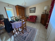 🏡 MAISON DE CARACTÈRE EN PIERRE – 224 m² HABITABLES – 7 CHAMBRES – BOURG – DÉPENDANCES & DOUBLE GARAGE (50)