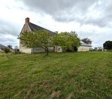 Maison en pierre de 111 m² avec garage, dépendance et terrain de 1 374 m² – Fort potentiel MOON SUR ELLE (50)