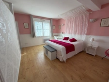 Ensemble immobilier de deux maisons avec activité de chambres d’hôtes – À 150 m de la mer à CREANCES (50)