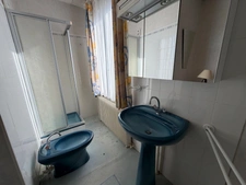 🏡 MAISON DE CARACTÈRE EN PIERRE – 224 m² HABITABLES – 7 CHAMBRES – BOURG – DÉPENDANCES & DOUBLE GARAGE (50)