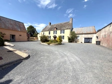 🌿 LES OUBEAUX (14230) – Domaine de charme avec chambres d’hôtes, roulotte et plus de 2,2 hectares
