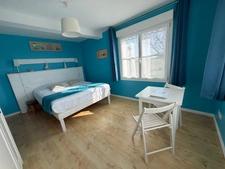 Ensemble immobilier de deux maisons avec activité de chambres d’hôtes – À 150 m de la mer à CREANCES (50)