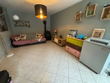 Longère rénovée à vendre à Notre-Dame-de-Cenilly (50) – Terrain de 12 300 m², dépendances et enclos, sans voisin