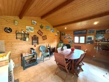 # MÉAUTIS (50) – PROPRIÉTÉ DE CARACTÈRE AVEC PLUS DE 900 M² DE BÂTIMENTS – IDÉALE POUR ENTREPRENEUR