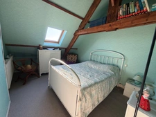🏡 MAISON DE CARACTÈRE EN PIERRE – 224 m² HABITABLES – 7 CHAMBRES – BOURG – DÉPENDANCES & DOUBLE GARAGE (50)