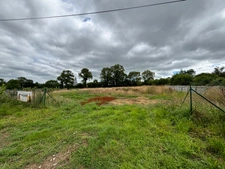 Longère rénovée à vendre à Notre-Dame-de-Cenilly (50) – Terrain de 12 300 m², dépendances et enclos, sans voisin