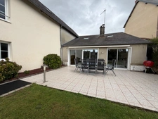 🏡 EXCLUSIVITÉ – MAISON RÉNOVÉE AVEC DÉPENDANCES, GARAGE ET JARDIN CLOS – LOZON (50)