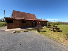 🏡 PROPRIÉTÉ ÉQUESTRE DE CARACTÈRE – 3,3 HECTARES – HABITATION + GÎTE + DÉPENDANCES  LE DEZERT (50)
