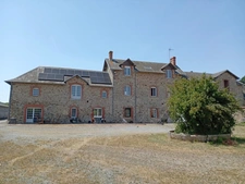 Corps de ferme avec maison rénovée, gîte et nombreuses dépendances sur près de 3 hectares LA HAYE DU PUITS (50)